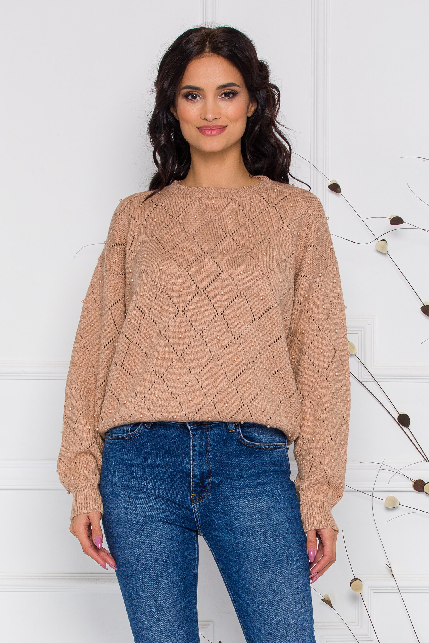 Bluza Alice crem cu perforatii si margele