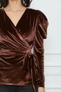 Bluza Dy Fashion maro din catifea cu accosorii pe umeri