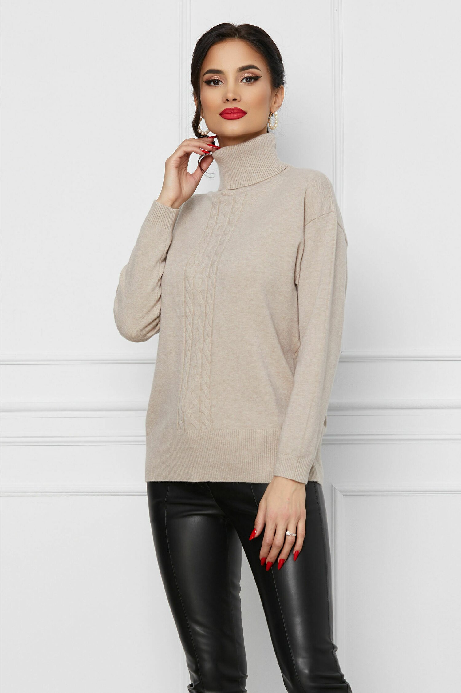Bluza Gia bej cu guler inalt si impletitura