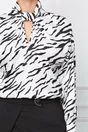 Bluza LaDonna alba cu zebra print si accesoriu la decolteu