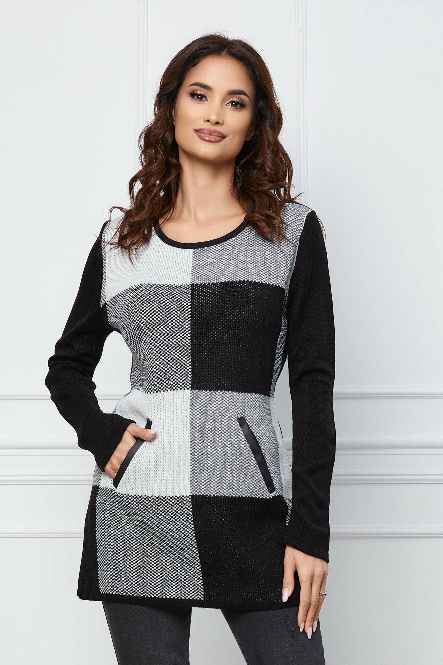 Bluza lunga Ilona neagra cu imprimeu alb si buzunare
