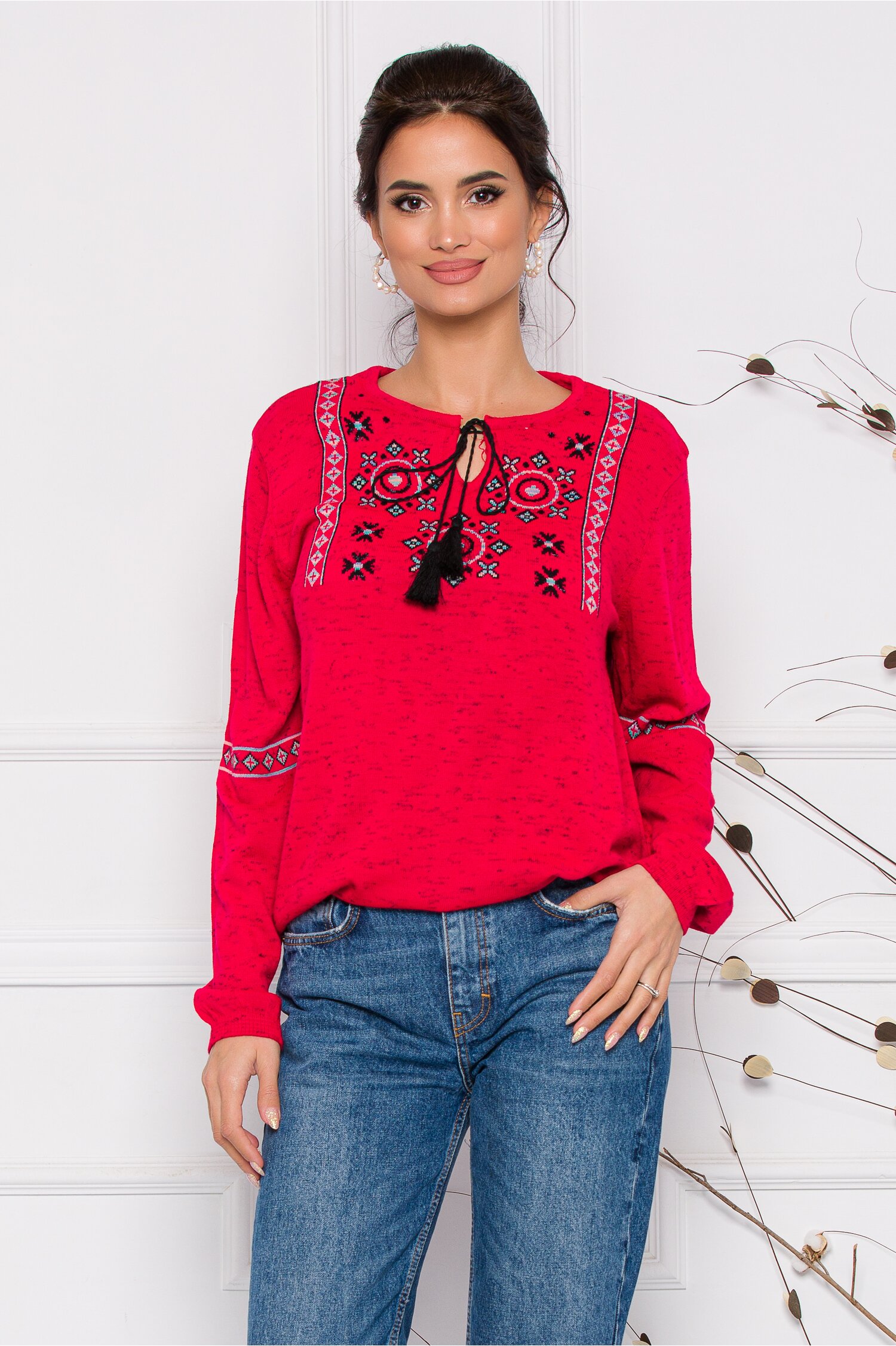 Bluza Mara rosie lejera cu motive traditionale in nuante pastelate