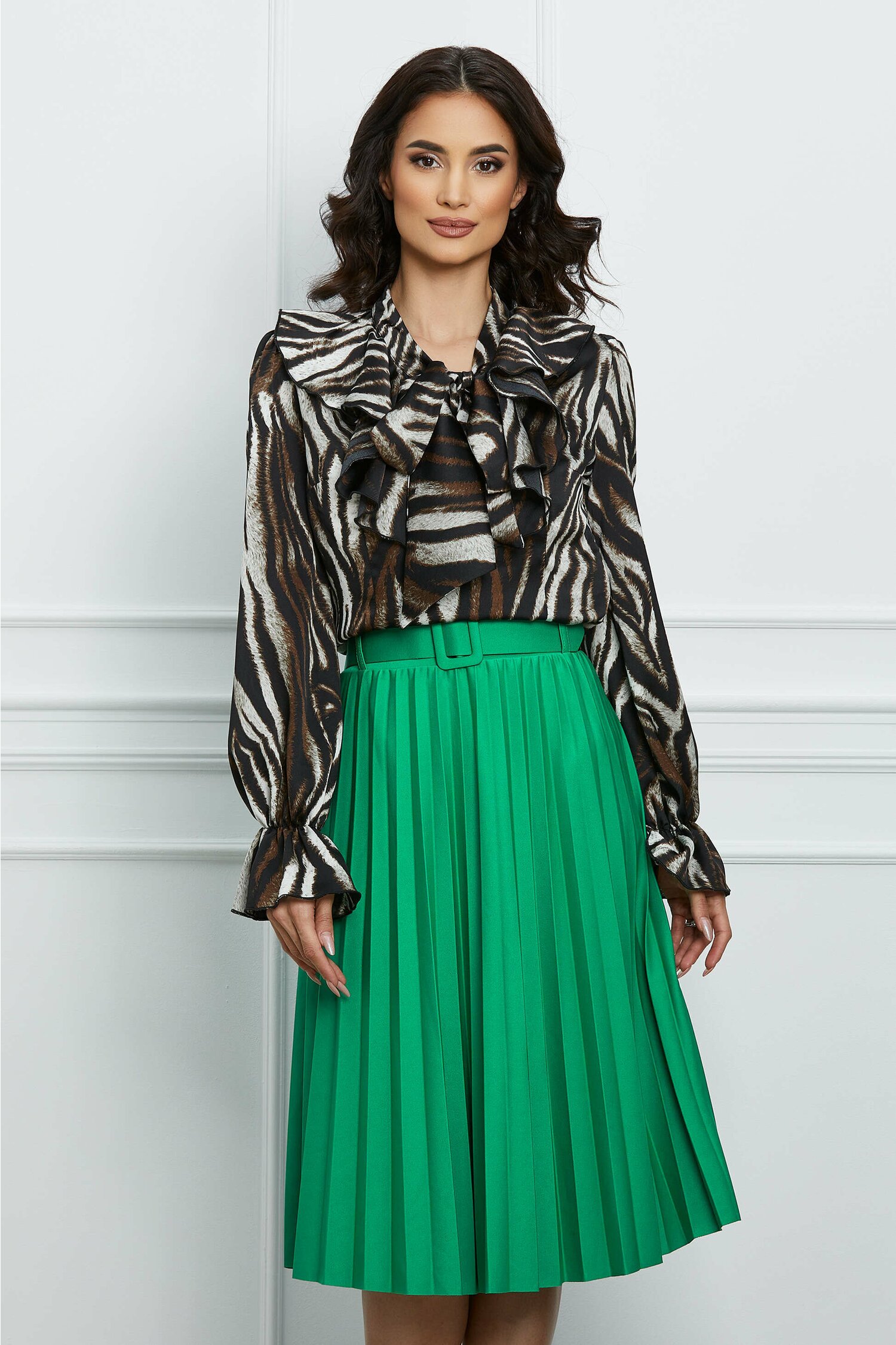 Bluza office maro cu zebra print si volane pe bust