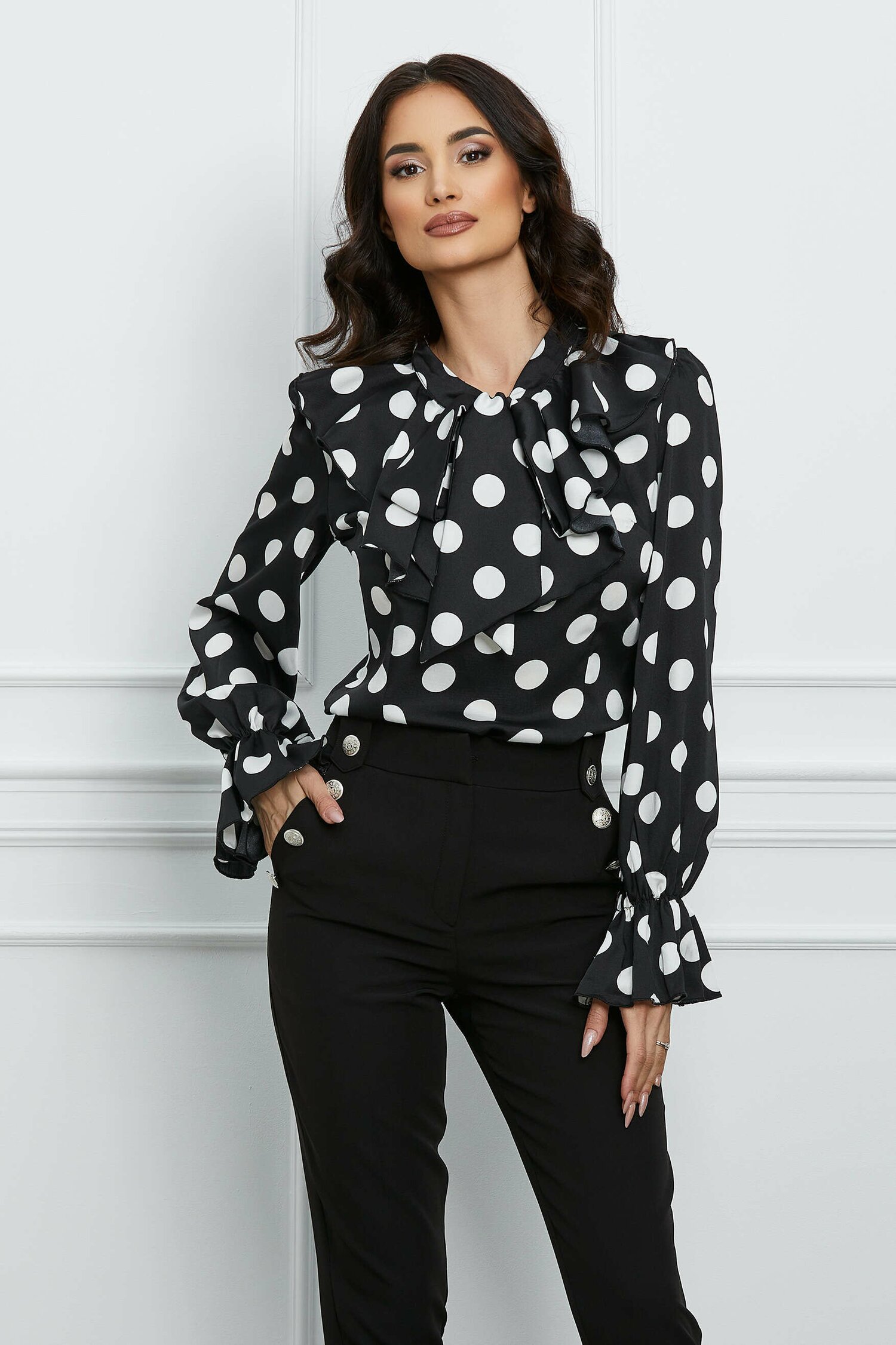 Bluza MBG neagra cu buline si volane pe bust