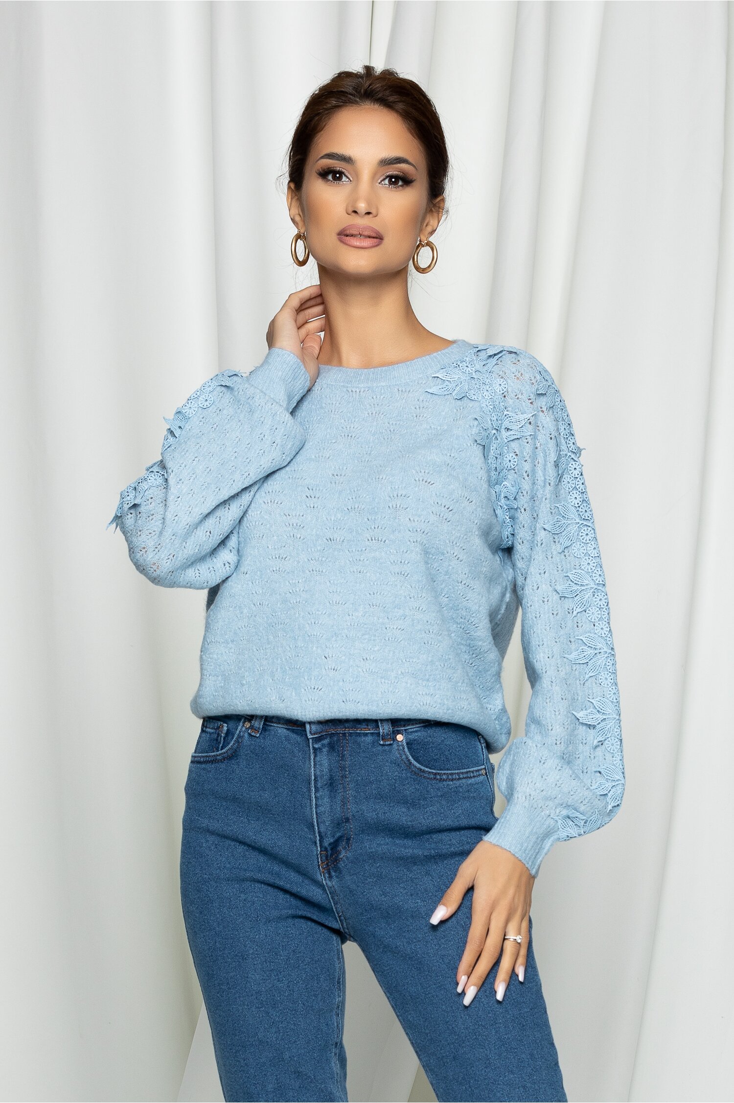 Bluza Mira bleu din tricot cu dantela pe maneci