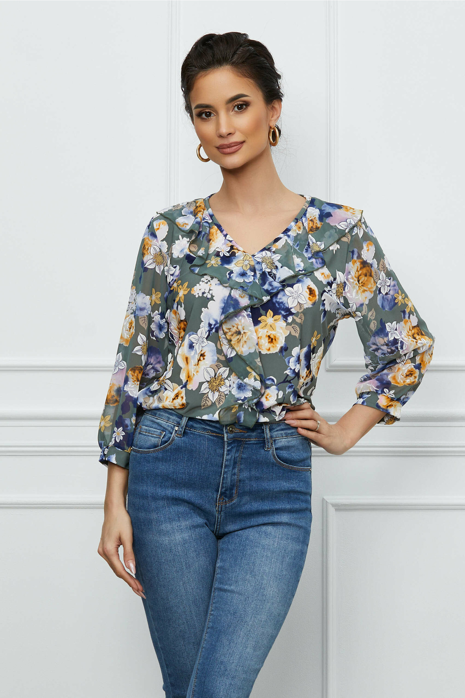 Bluza Sabrina kaki cu imprimeuri florale si volan
