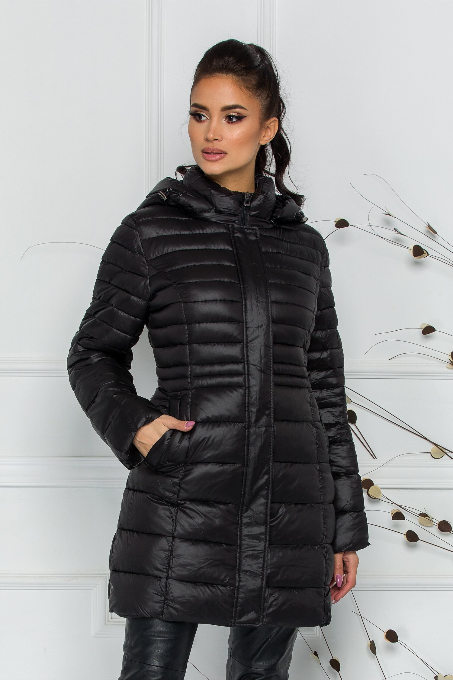 Geaca Dyna neagra cu gluga detasabila