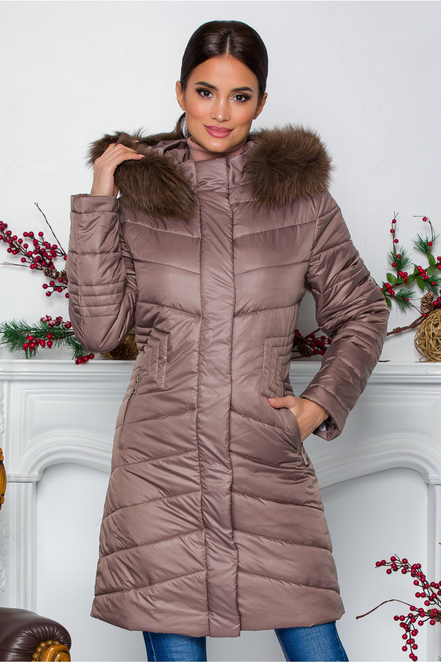 Geaca Sabrina bej lunga cu inchidere magnetica