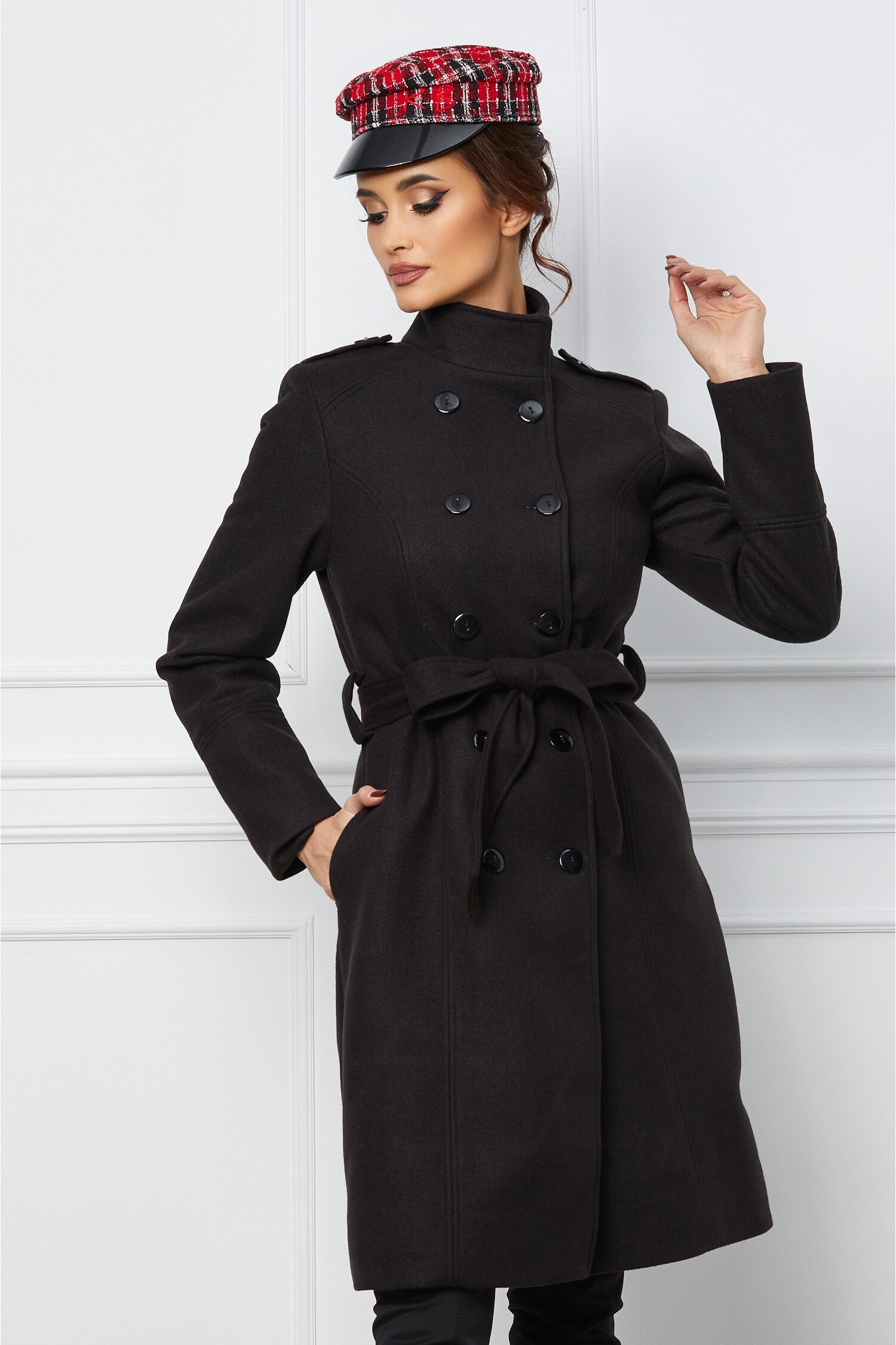 Palton negru cu doua randuri de nasturi si cordon in talie