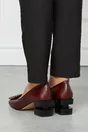 Pantofi Lyana bordo cu decupaj la toc si aplicatie pe varf