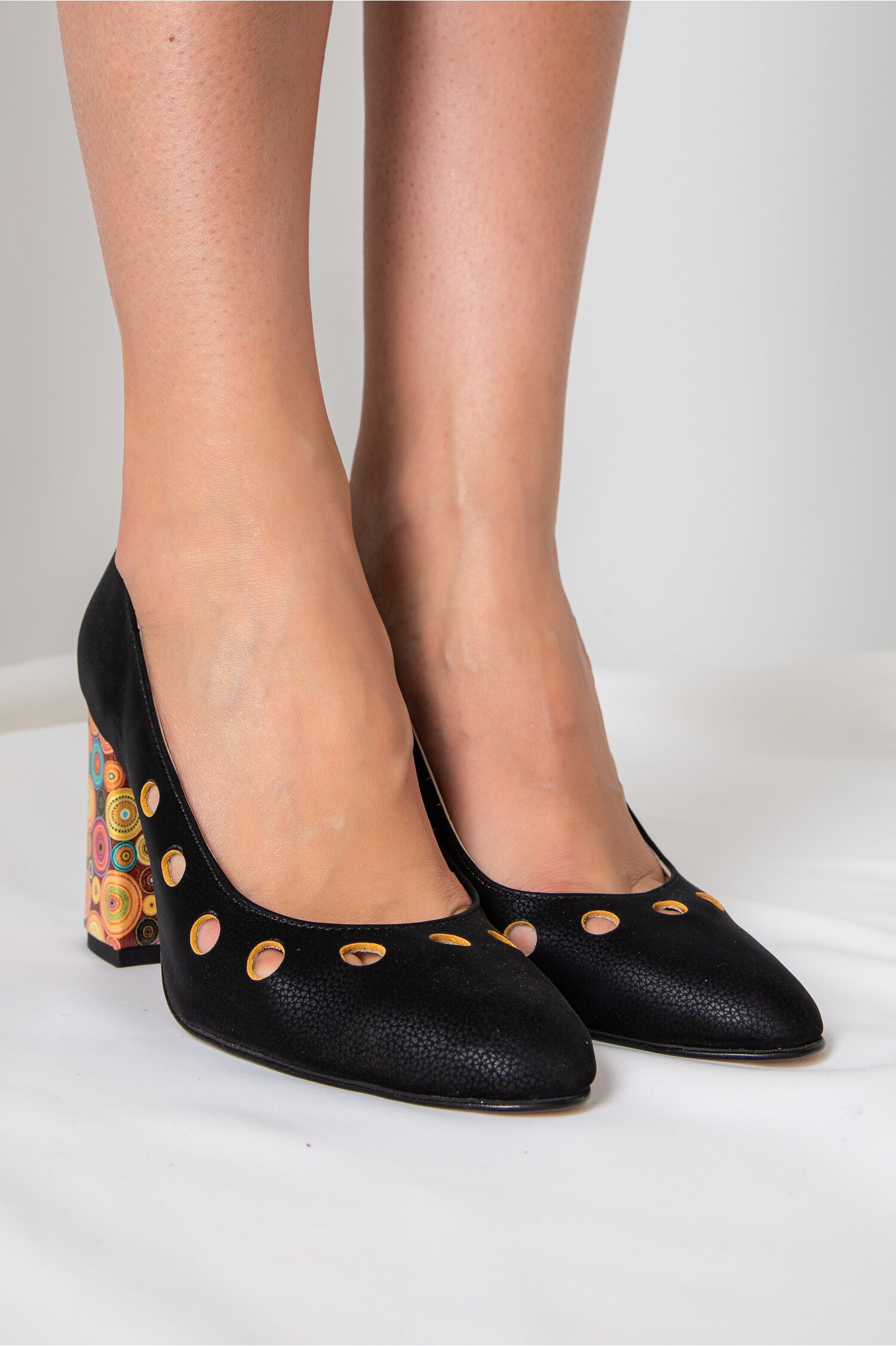 Pantofi negri cu perforatii si toc multicolor dyfashion.ro imagine 2022 13clothing.ro