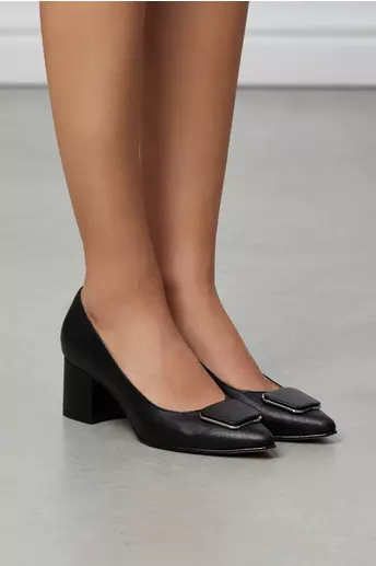 Pantofi negri din piele naturala cu aplicatie pe varf