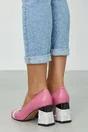 Pantofi roz cu imprimeu divers si toc lat