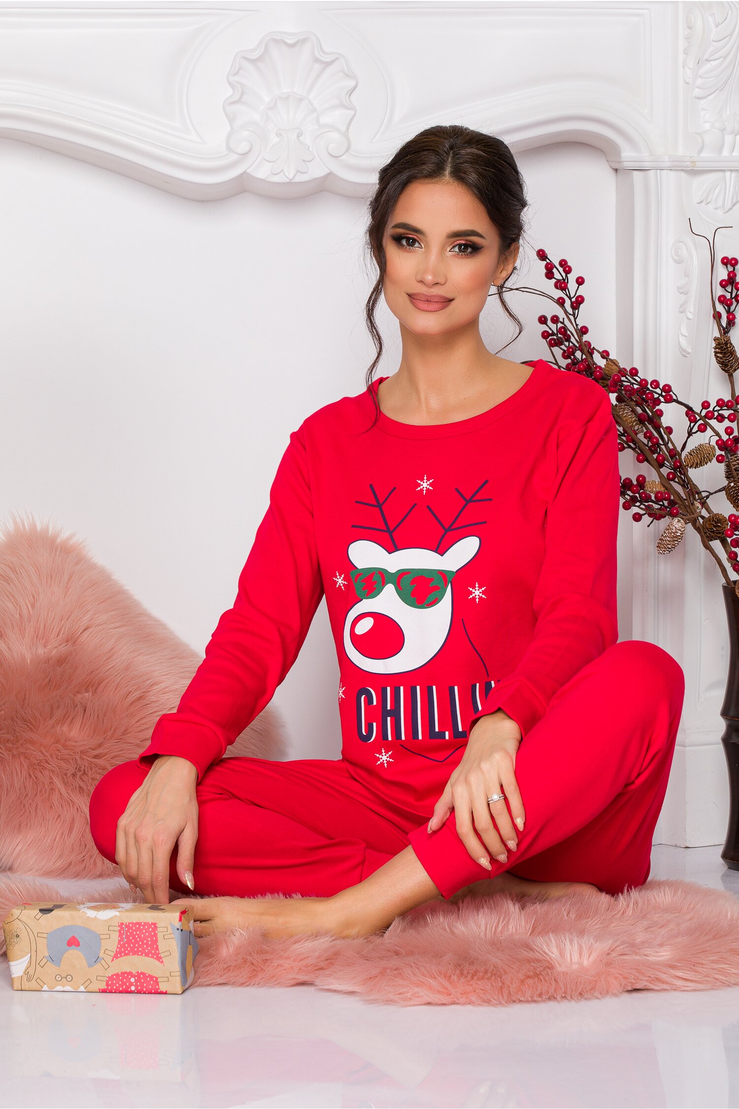 Pijama Chillin rosie cu imprimeu de iarna