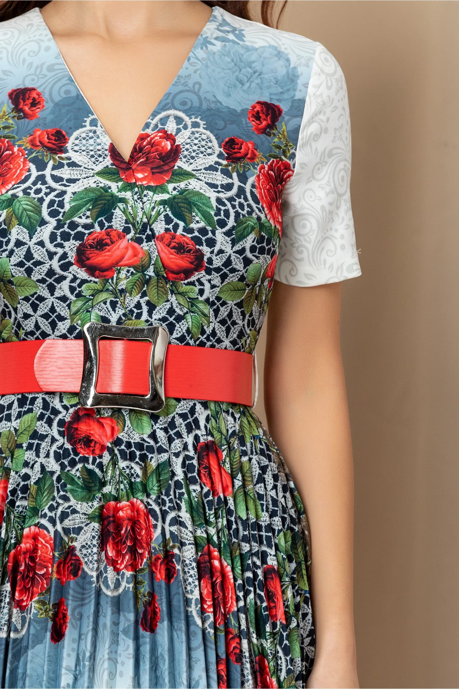 Rochie Iustina ivoire cu albastru si imprimeu floral rosu 3