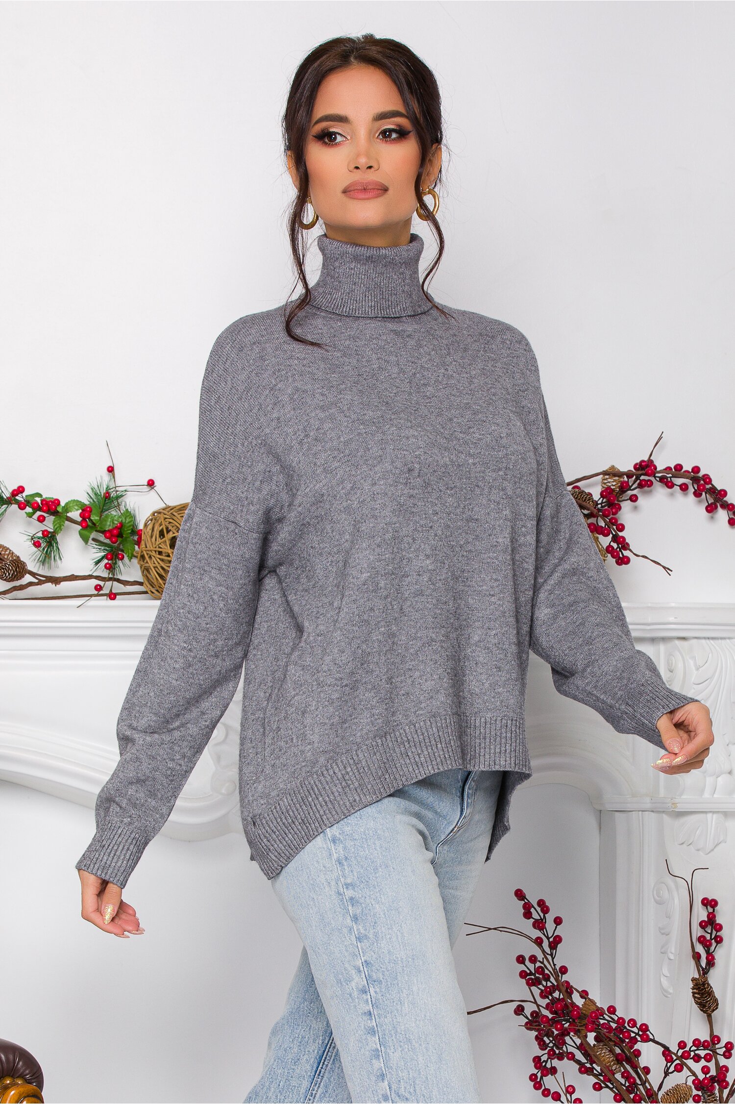 Pulover gri cu guler inalt