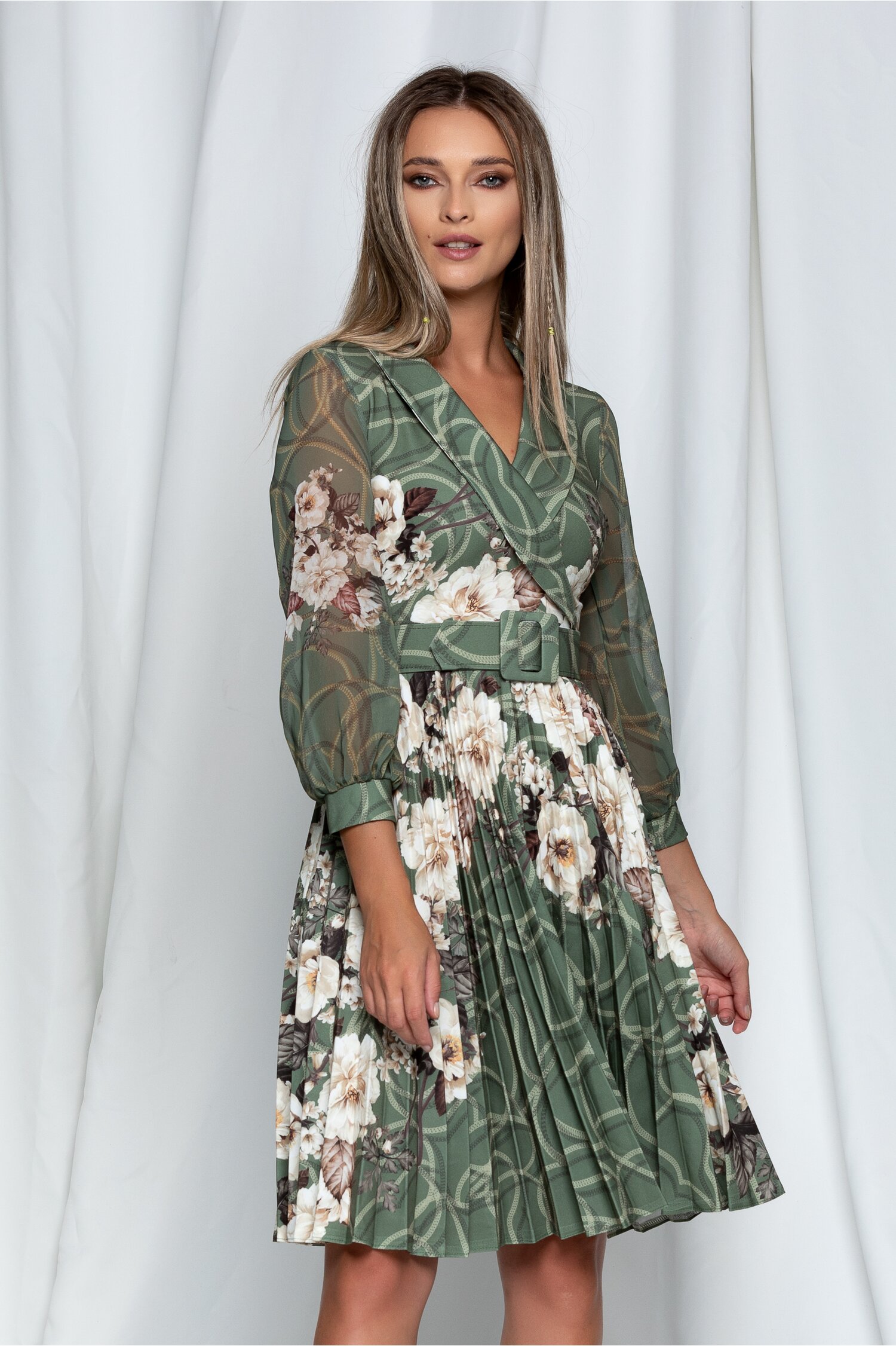 Rochie Amalia verde cu imprimeu floral si curea in ton cu rochia