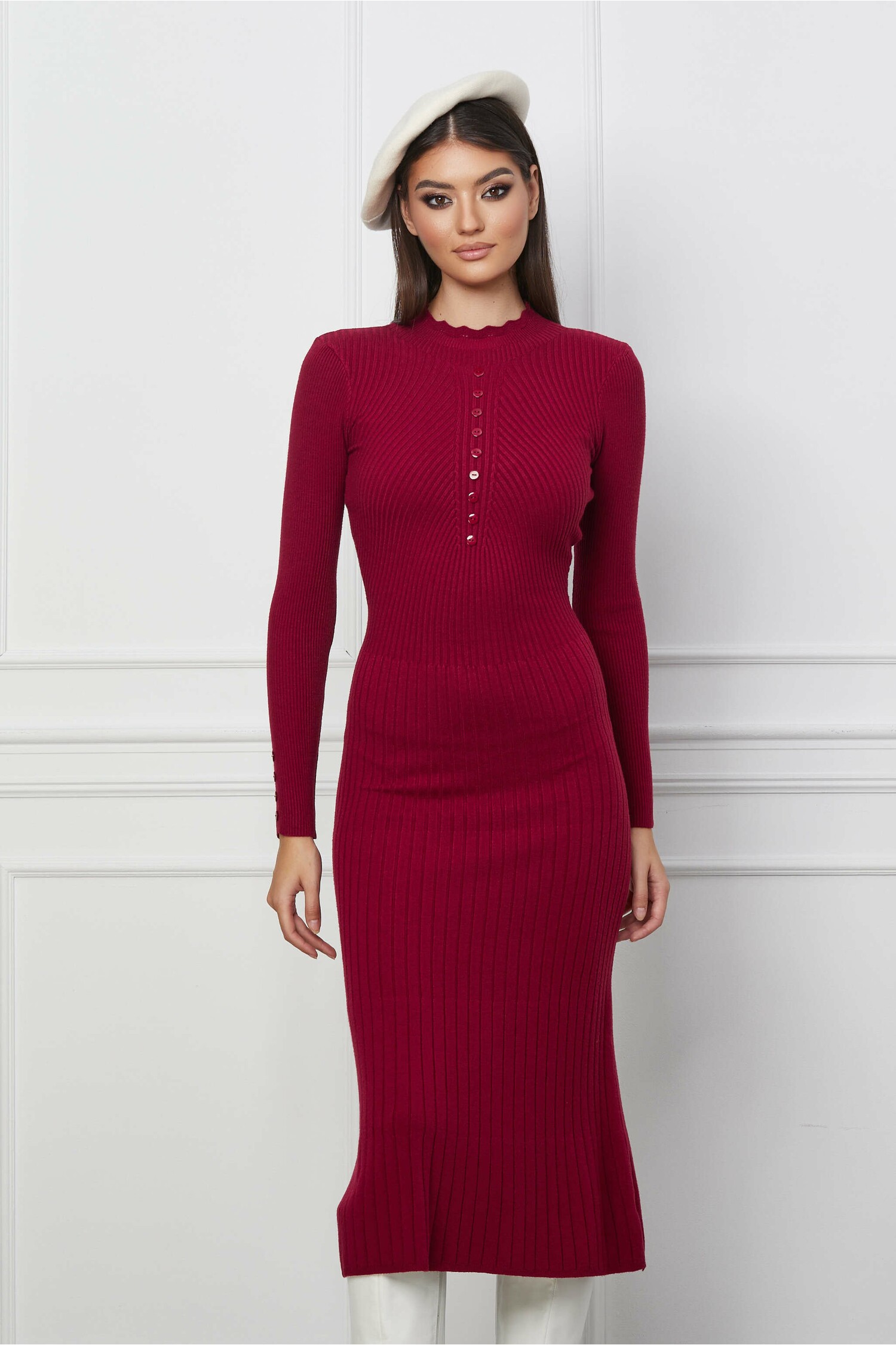 Rochie Amy bordo din tricot reiat cu nasturi la bust si guler incretit
