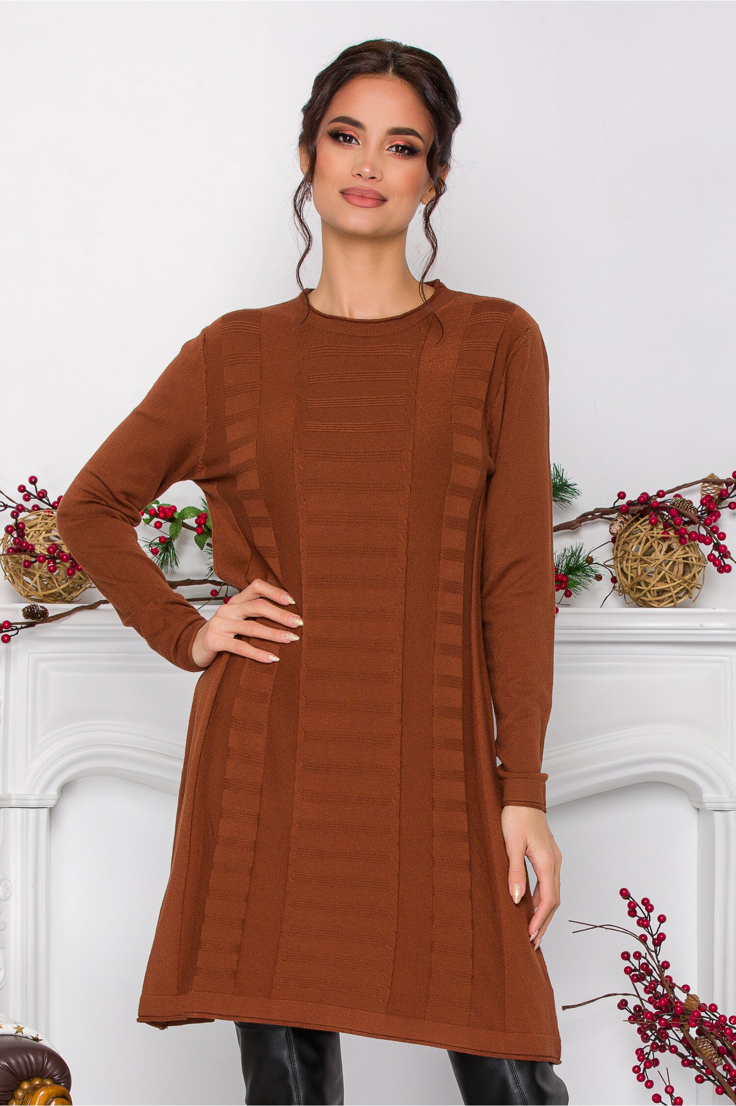 Rochie Analis maro cu model in relief