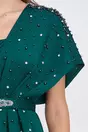 Rochie Antonia verde din neopren cu un umar gol accesorizata cu perle