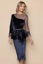 Rochie eleganta din catifeasi tull la bust bleumarin cu pene si peplum