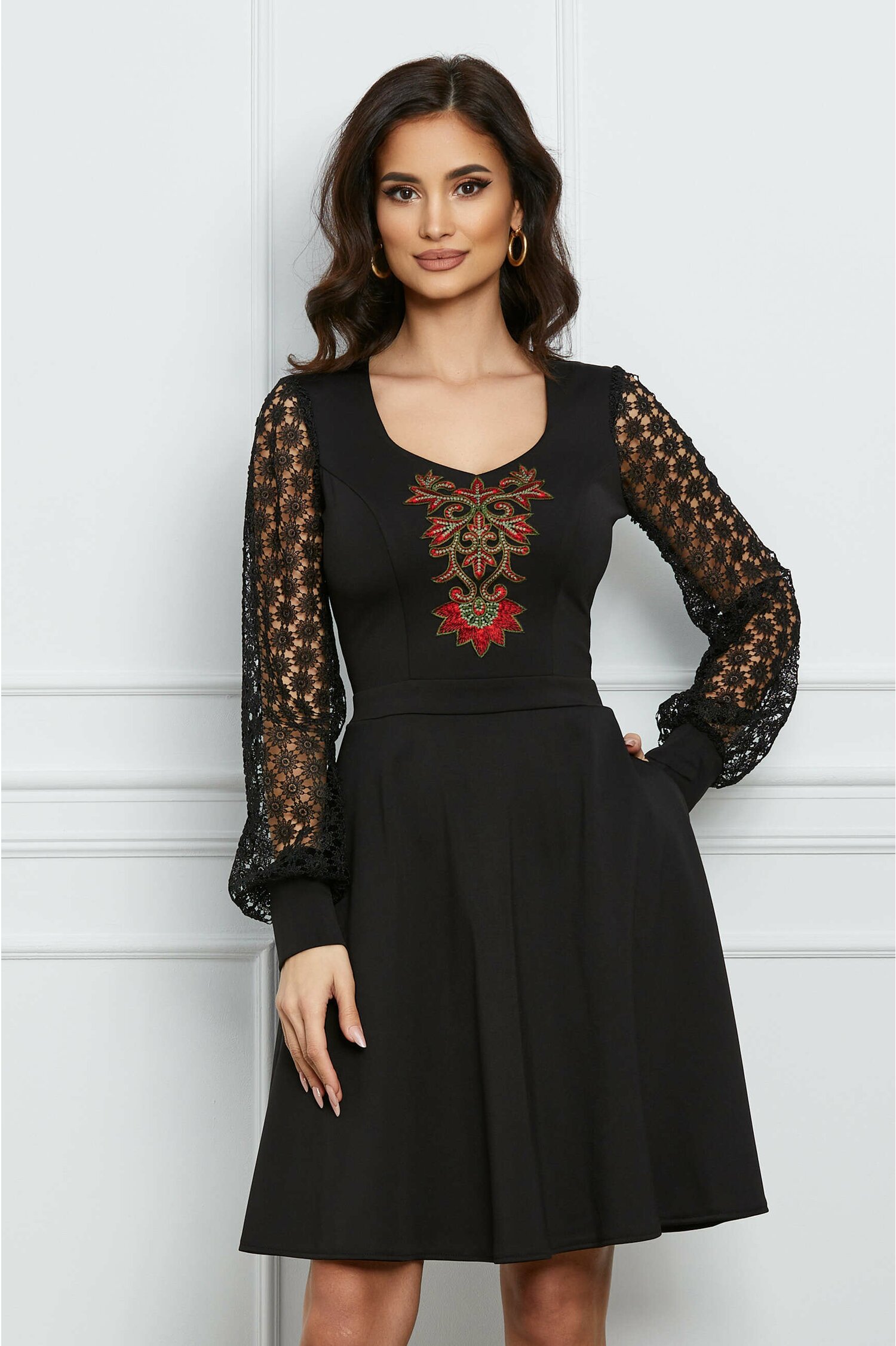 Rochie Carolina neagra cu broderie florala pe bust - Rochii-Dama.ro