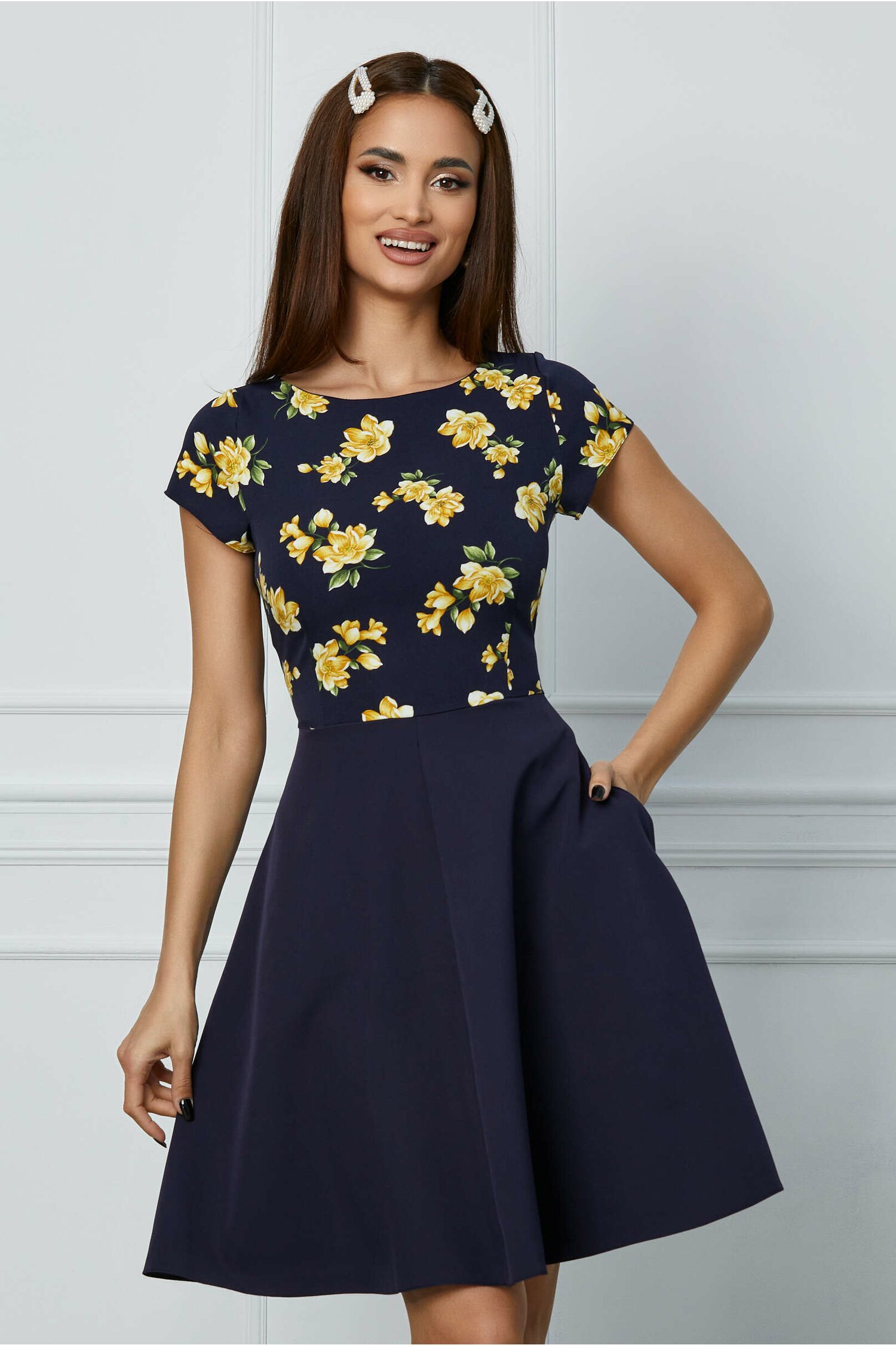 Rochie Clara bleumarin cu imprimeu floral galben la bust