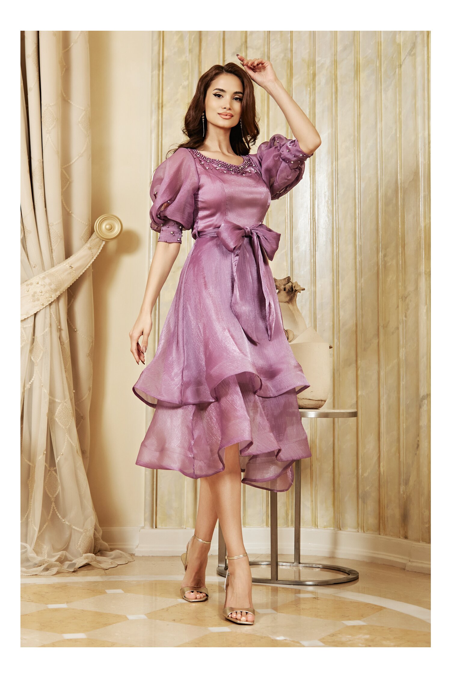 Rochie Cleo lila cu pietricele si maneci scurte despicate