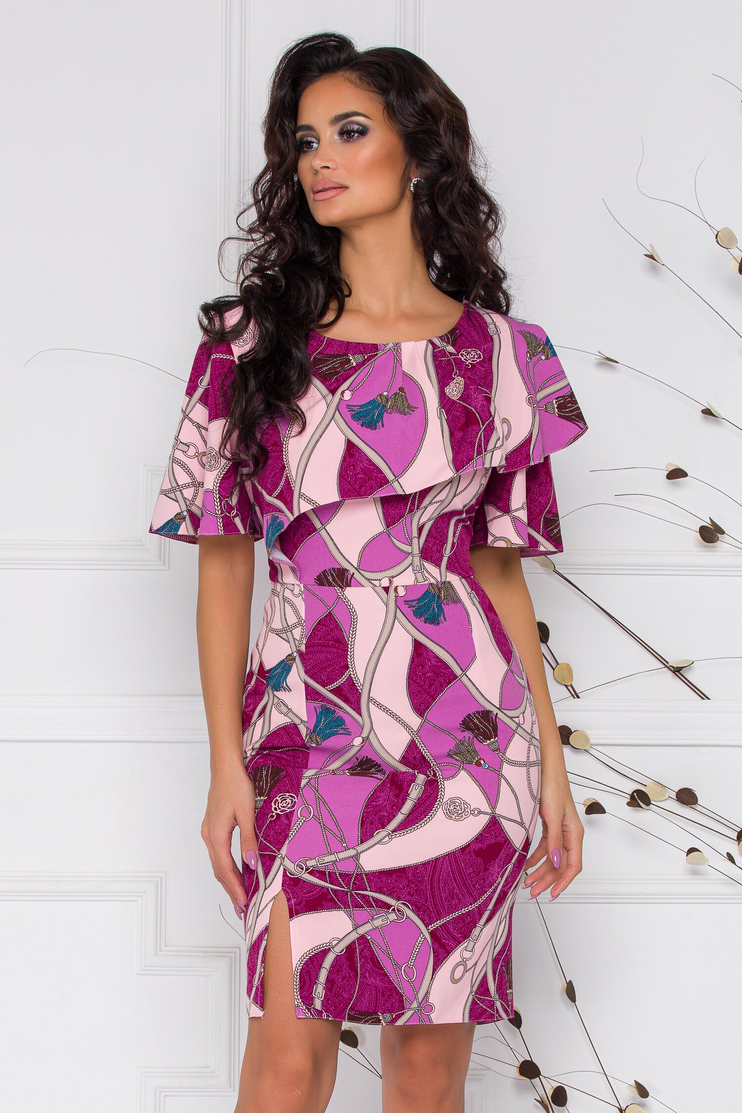 Rochie Dionia mov cu imprimeuri roz si volanas la bust