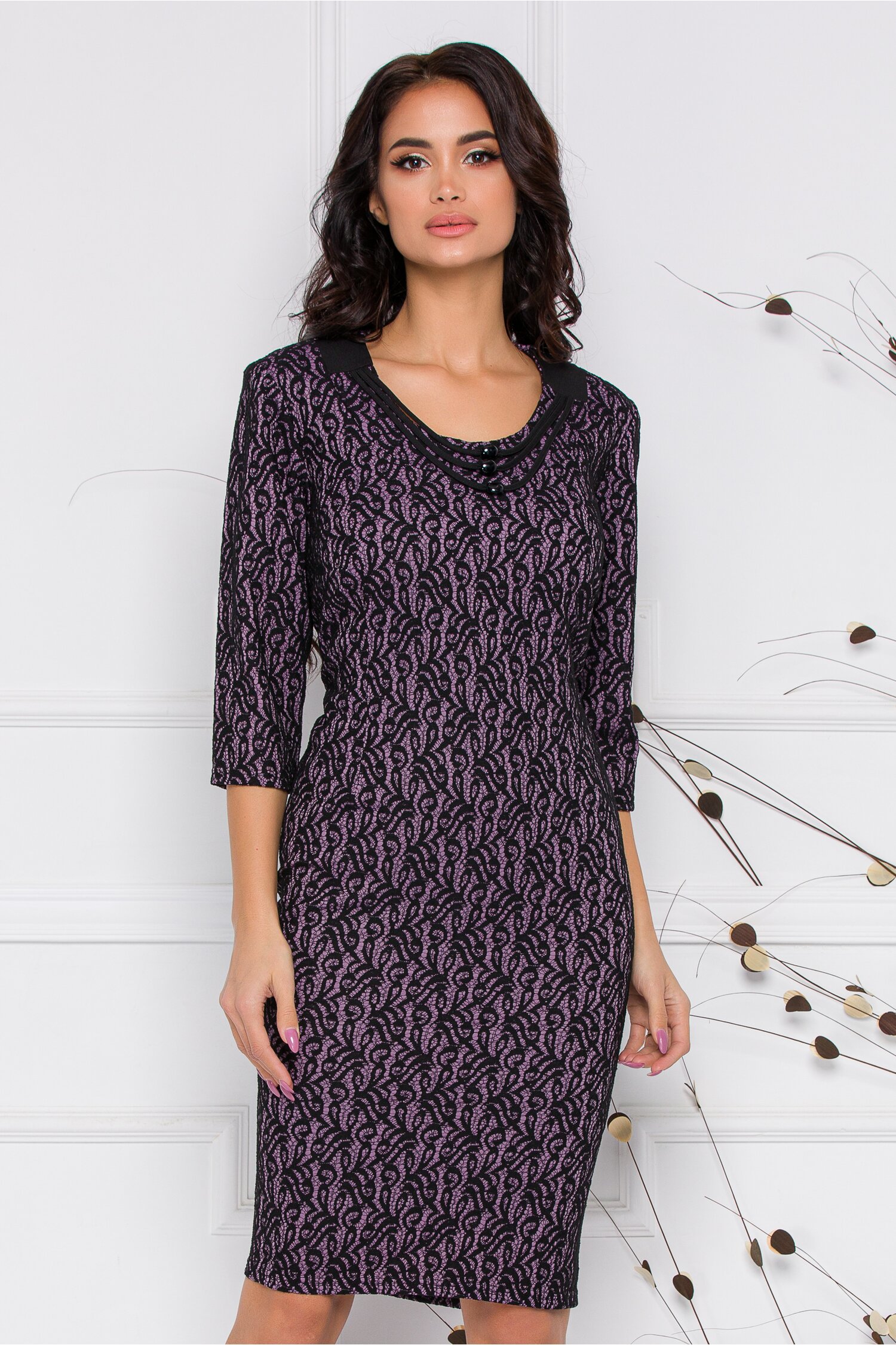 Rochie Doina lila cu dantela neagra si aplicatie la guler