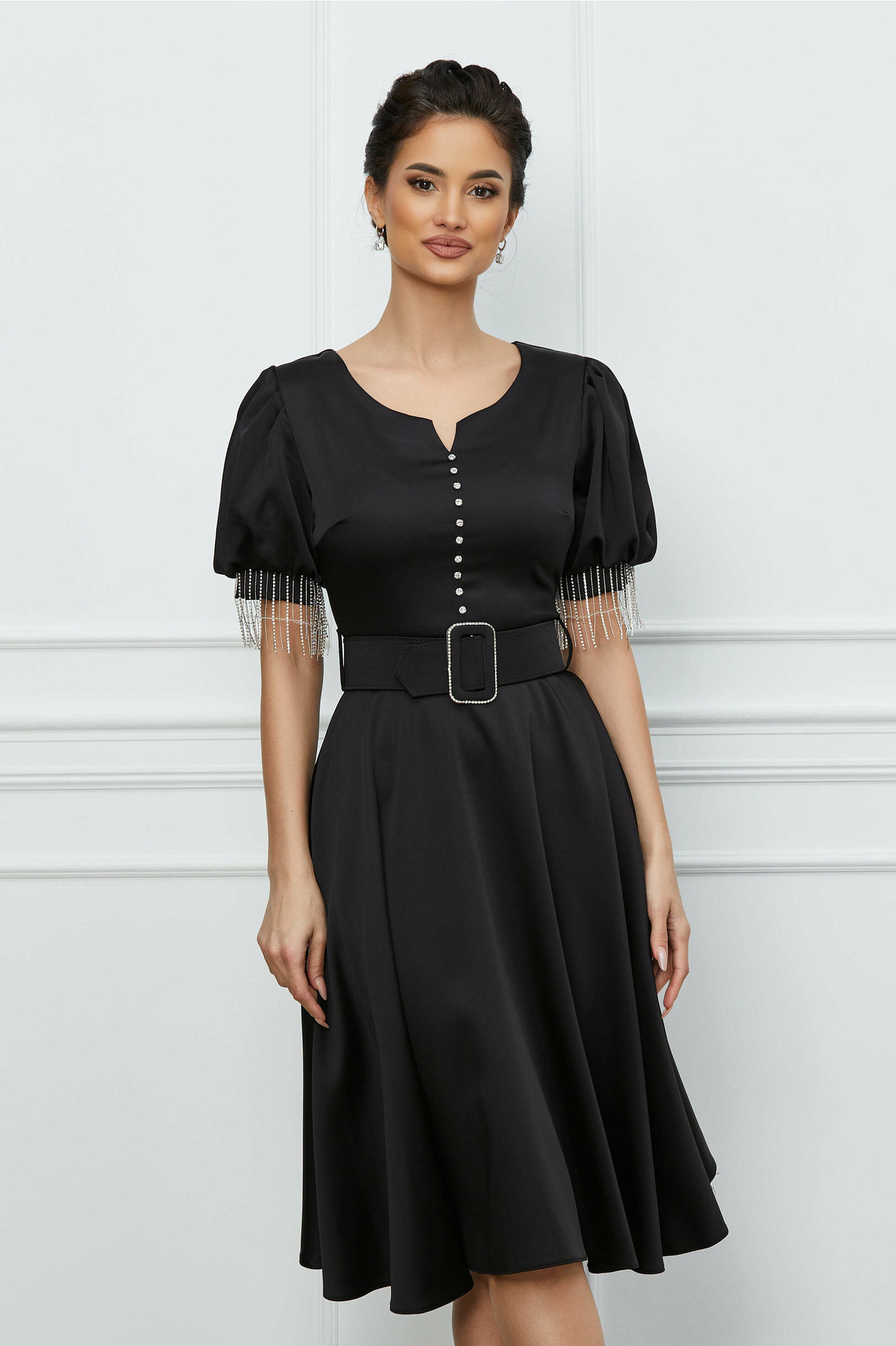 Rochie neagra din satin cu franjuri la maneci si curea in talie