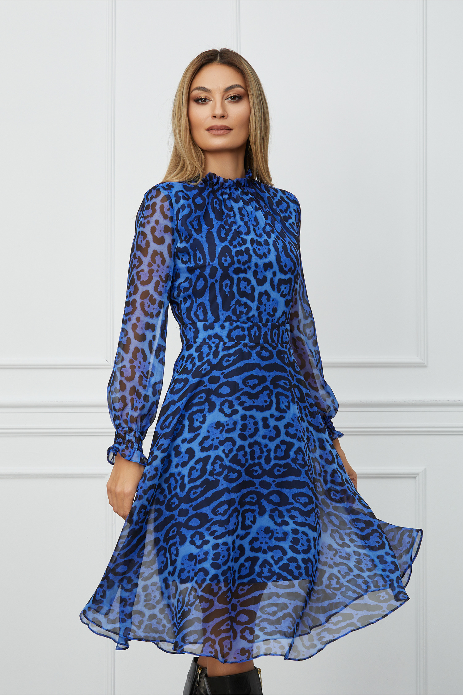 Rochie de zi Dy Fashion albastra cu animal print si guler incretit