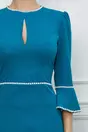 Rochie Dy Fashion albastra cu perlute si decupaj la decolteu