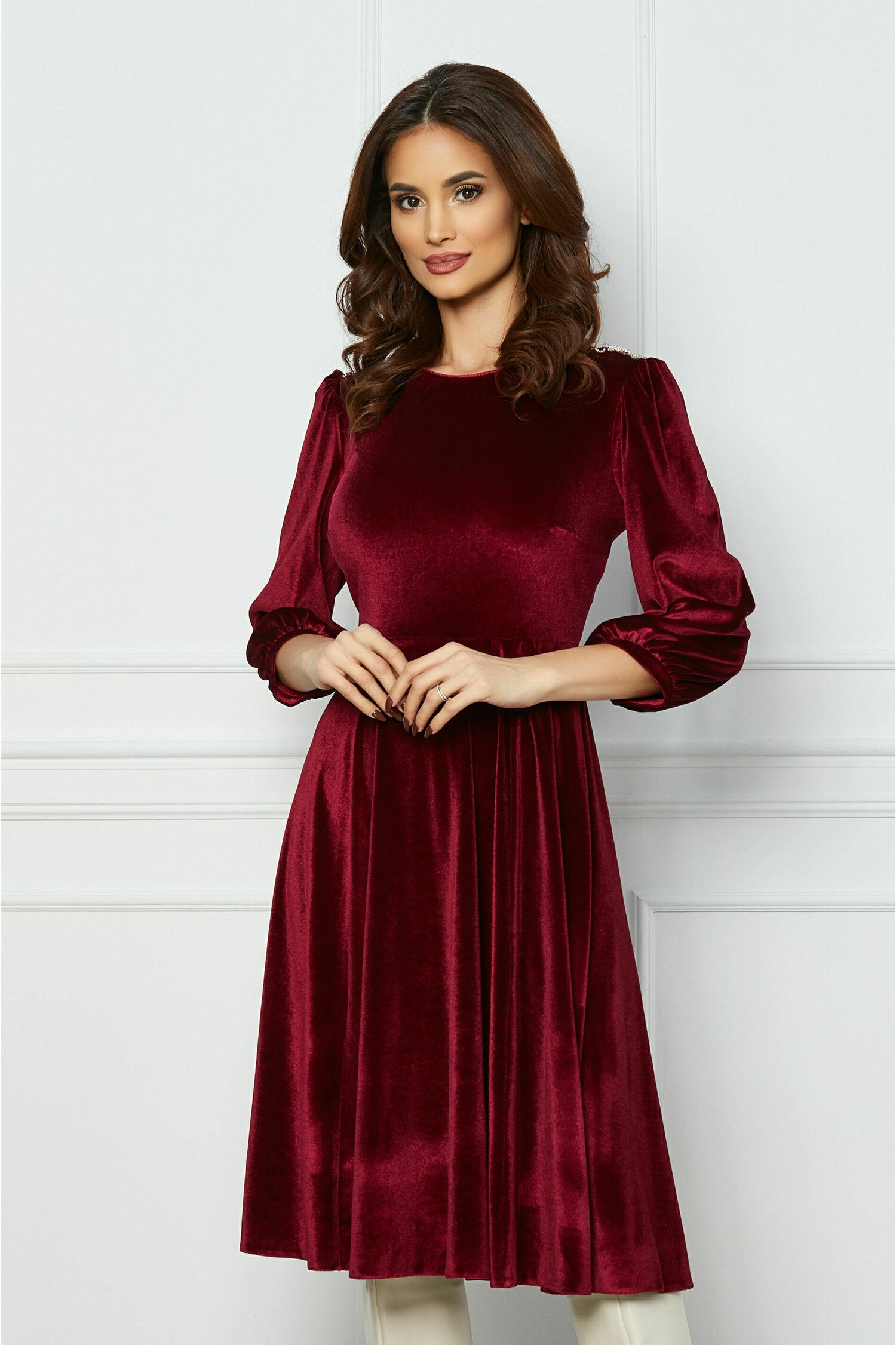 Rochie de ocazie bordo din catifea cu accesorii la umeri