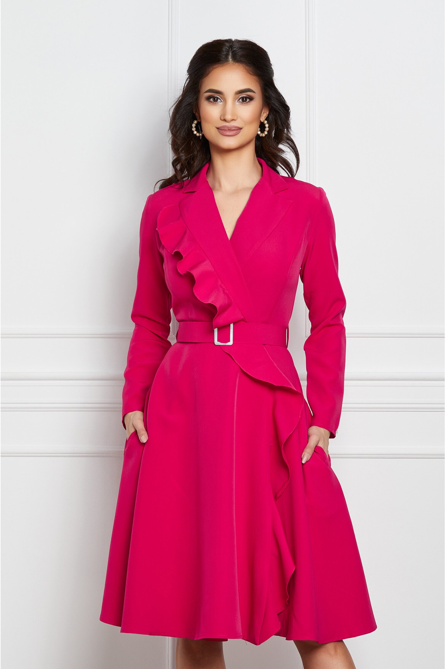 Rochie fucsia petrecuta cu volan si curea in talie