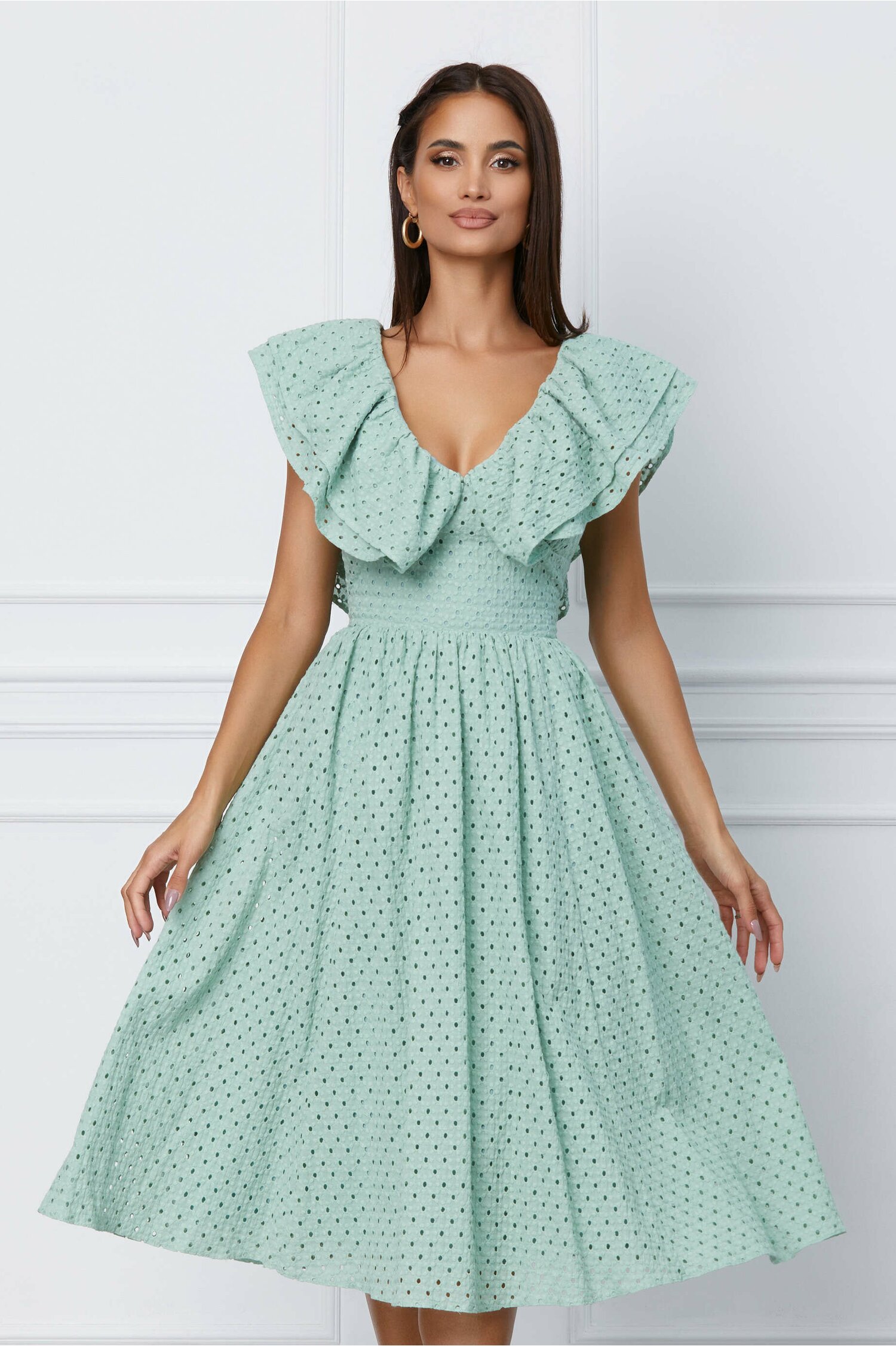 Rochie midi verde mint cu motive florale si volane la bust - Rochii-Dama.ro