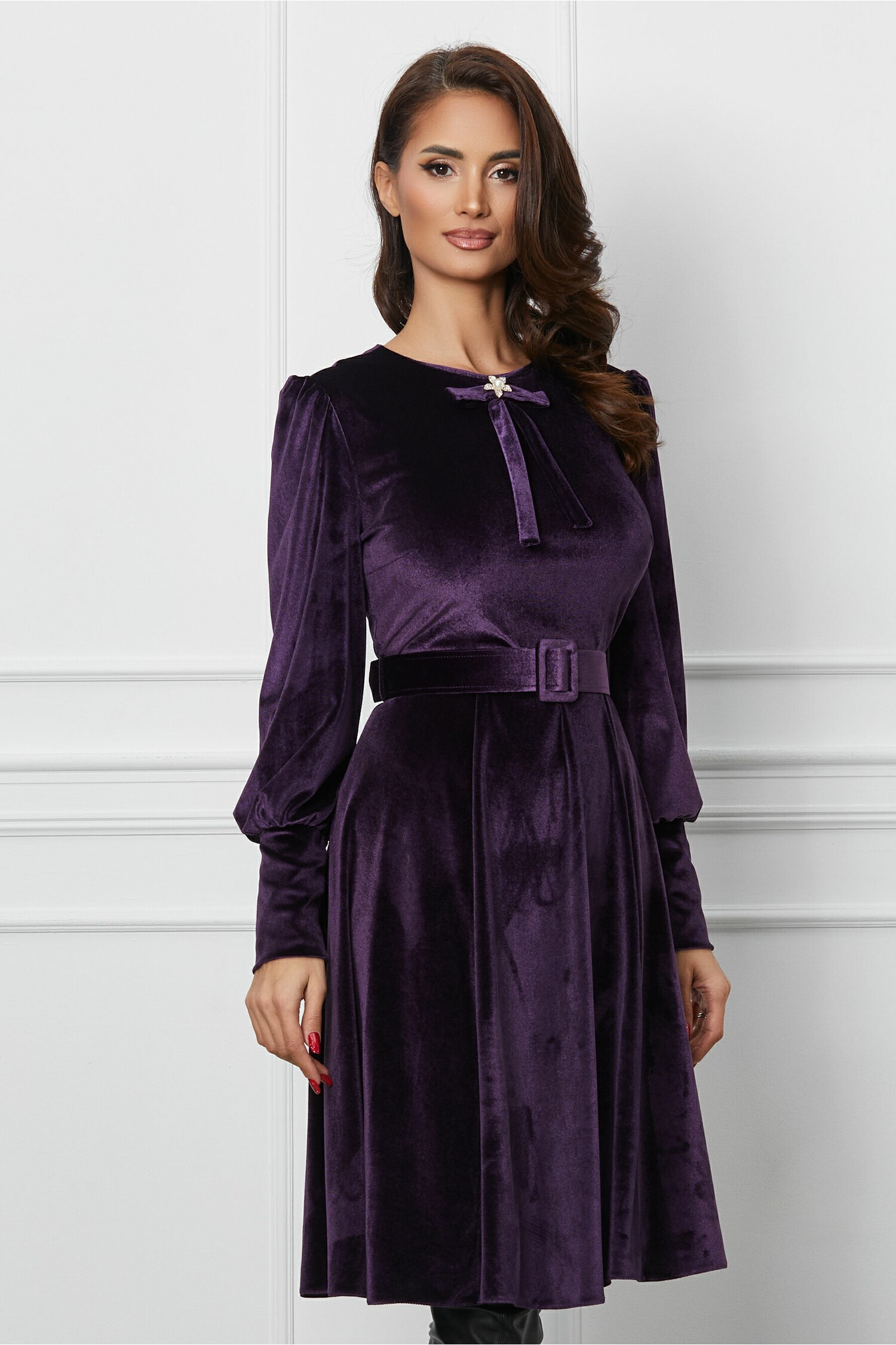 Rochie Dy Fashion mov din catifea cu funda la bust si curea in talie