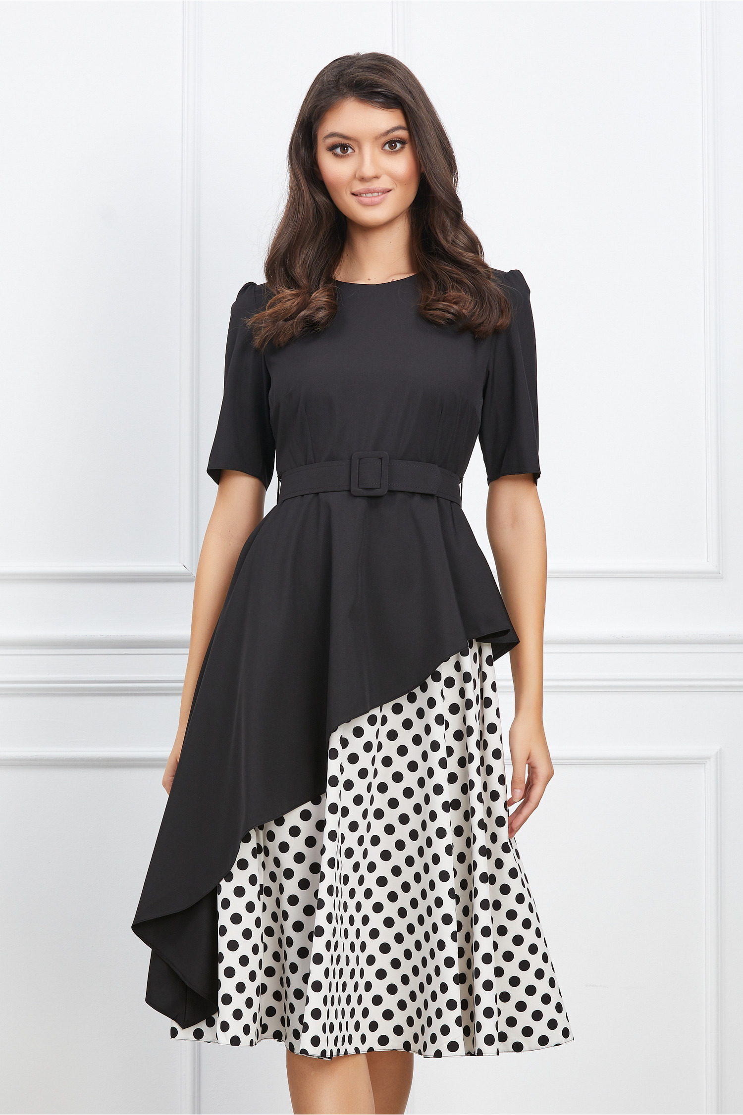 Rochie office neagra cu buline pe fusta si curea in talie