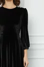 Rochie Dy Fashion neagra din catifea cu accesorii la umeri