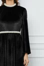 Rochie Dy Fashion neagra din catifea cu maneci sparte si perle
