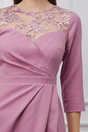 Rochie Dy Fashion roz cu dantela la bust si pliuri pe fusta