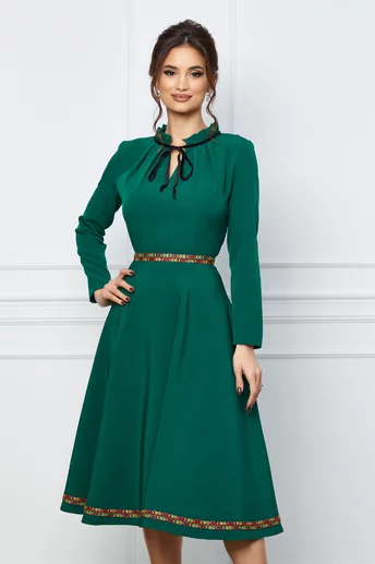 Rochie Dy Fashion verde cu motive traditionale in talie si la baza