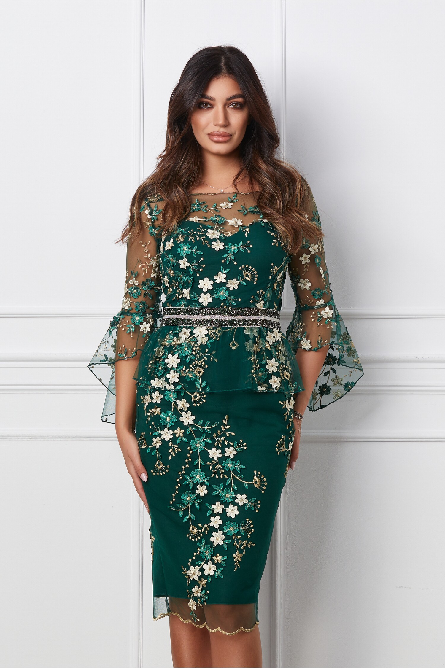 Rochie eleganta verde cu broderie florala bej