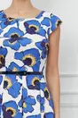 Rochie Ella alba cu imprimeu floral albastru si curea in talie