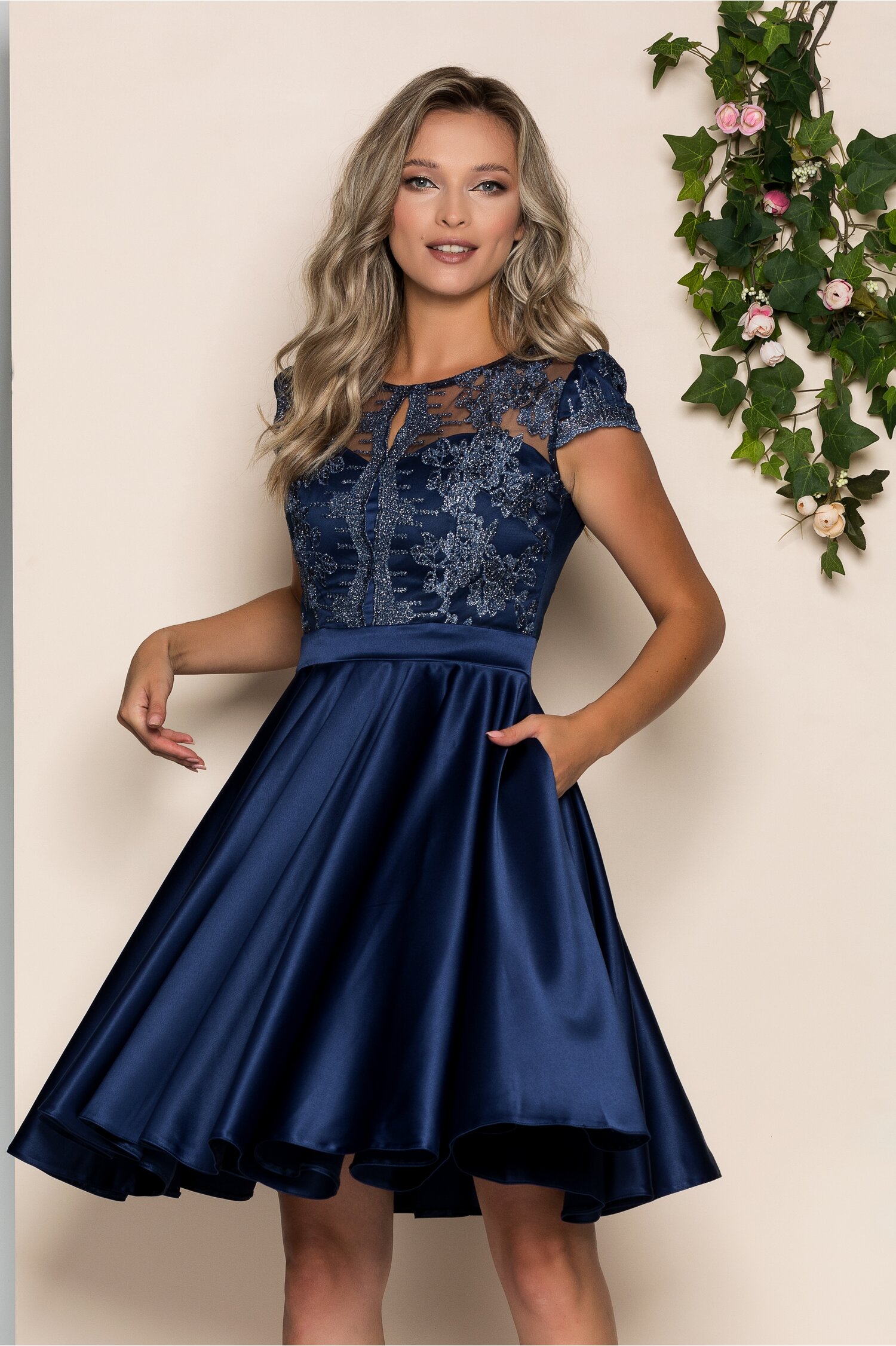 Rochie Ella Collection Ana bleumarin accesorizata cu broderie la bust