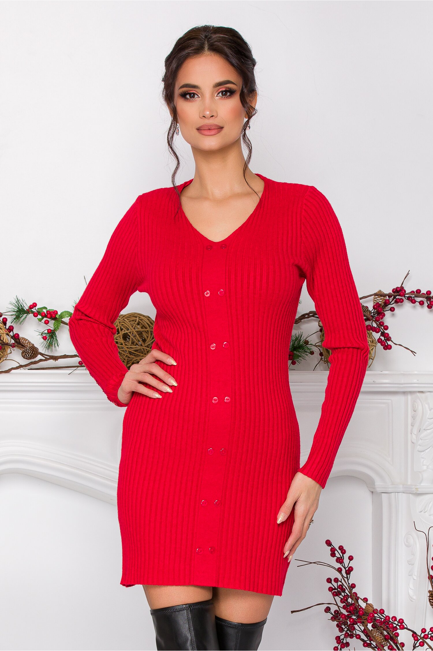 Rochie Emilly rosie din tricot reiat cu nasturi decorativi