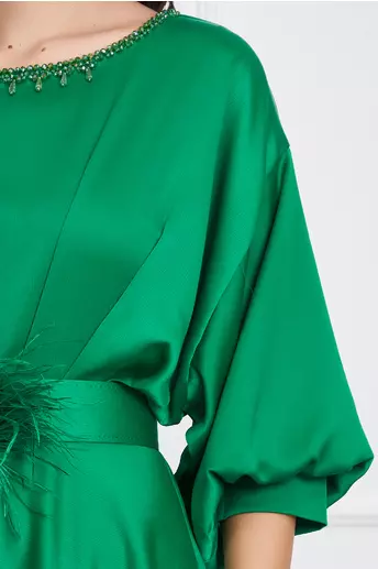 Rochie Jennifer verde cu margele la decolteu si curea in talie