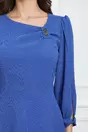 Rochie Karina albastra cu aplicatie si pliuri la decolteu