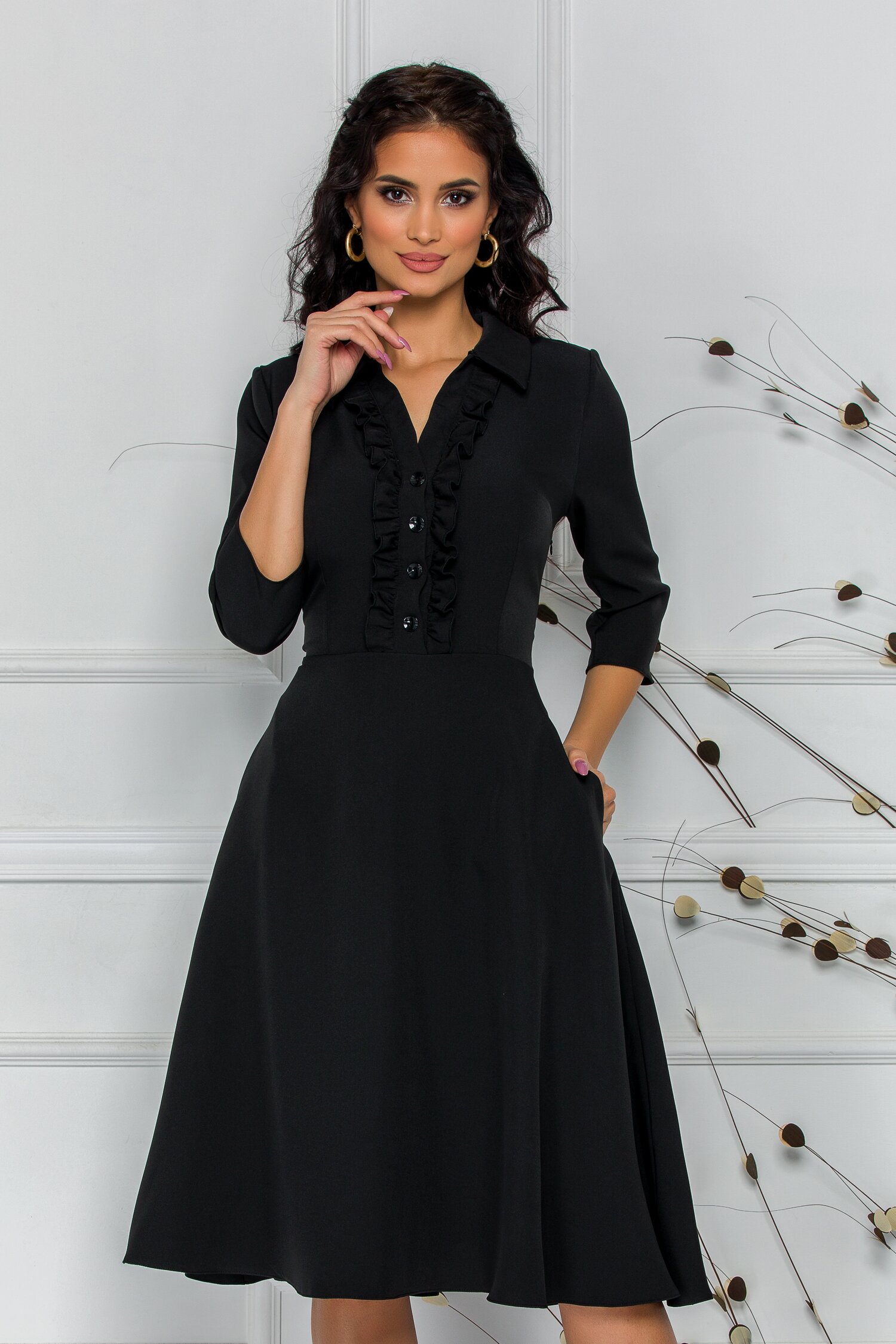 Rochie Karol neagra clos cu volanase la bust