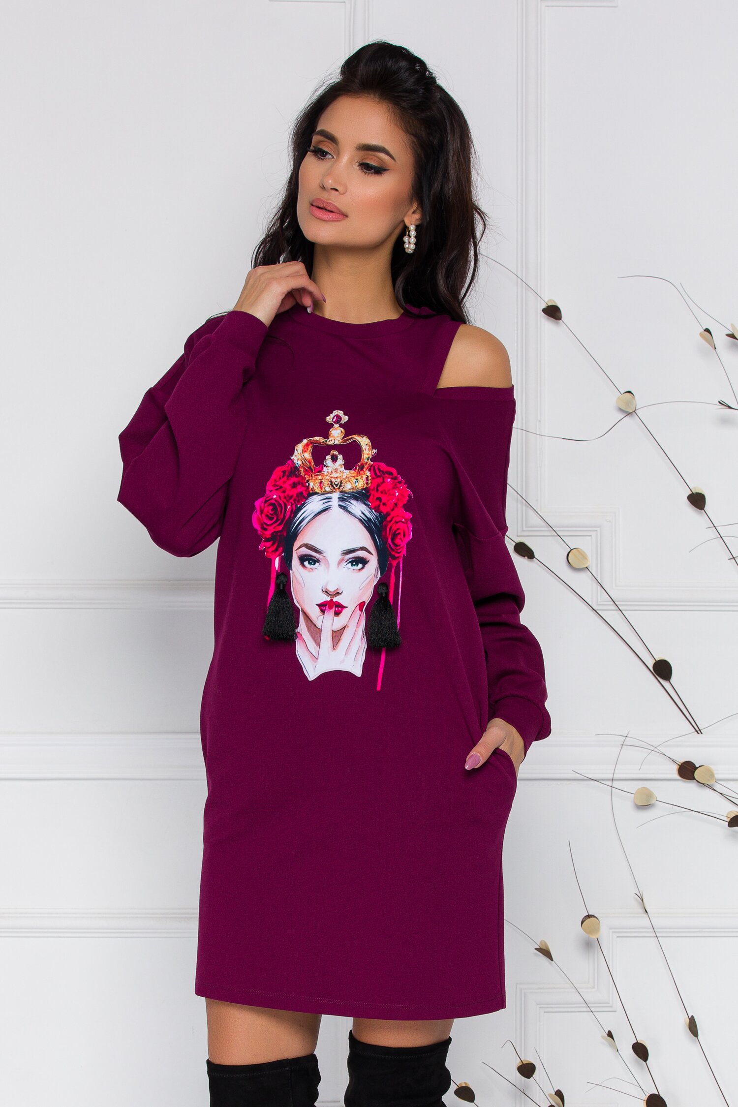 Rochie LaDonna by Catalin Botezatu bordo cu imprimeu si un umar gol